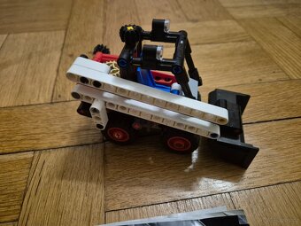 LEGO Technic 42116 Smykový nakladač - 2
