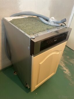 Vestavná myčka Whirpool 45 cm - 2