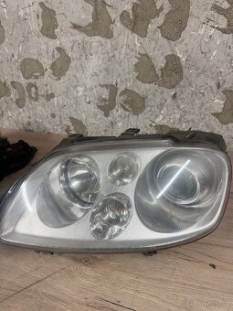 Přední xenonové světla Touran  1T1 - 2