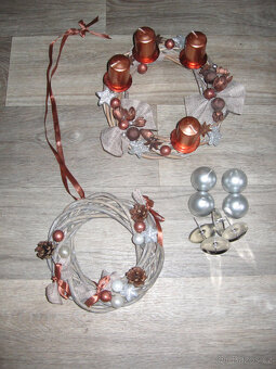 VANOČNI DEKORACE -- MĚDĚNO-STŘIBRNE -- NOVE - 2