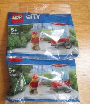 LEGO 30364 figurka prodavač popkornů s vozíkem - 2