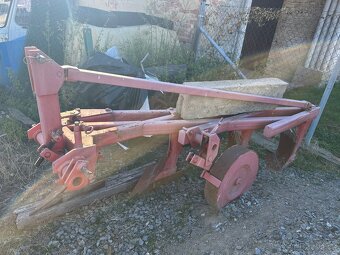 4. Radličný  pluh za traktor - 2
