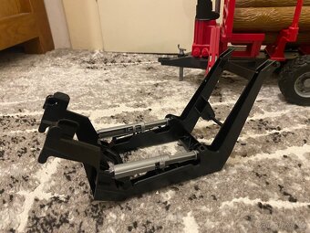 Bruder Přepravník na dřevo s rukou + maják se zvuky - 2