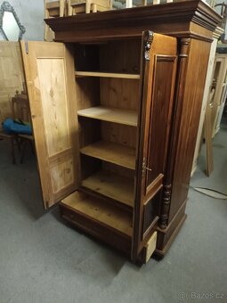 Šatní skříň - 2