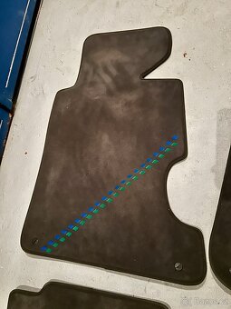 Alpina B10 Allrad (E34) - nové koberce - 2