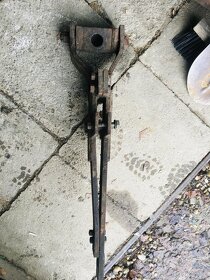 Spodní závěs k nakladači - 2