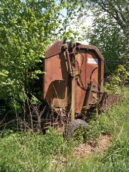 Prodám lis na seno. - 2