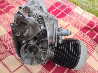 Jawa 250 panelka motor - 2