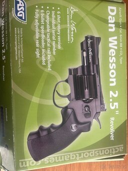 Airsoftových revolver - 2