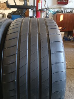 2xletní pneu 235/35/19.Bridgestone. - 2