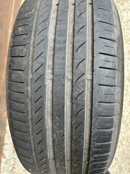 Pneu 245/50 R18 - 2