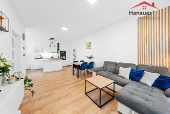 Prodej bytu 2+kk, 58 m2 s velkým balkonem a garážovým stáním - 2