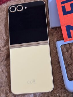 Mobilni telefon samsung galaxy Z flip 6 pekny stav - 2