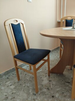 Jídelní stůl a 4 židle - poctivé dřevo (buk) - 2