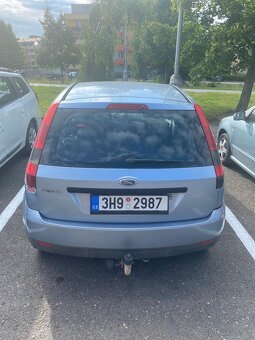 Ford Fiesta 1.3, 51 kW – na opravu nebo náhradní díly - 2