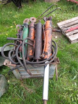 Hydraulické pístnice válce - 2