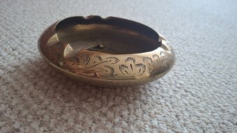 mosazný popelník-tepaný - 2