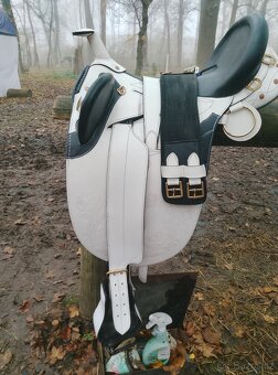 Australské sedlo bílé - 2