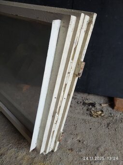 Okno sklopné dvojitě zasklené 80x50 cm. - 2