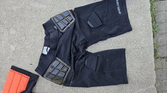 Věci na hokej a in-line hokej? - 2