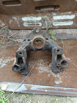 Prodám konzoli přední nápravy Zetor Crystal - 2