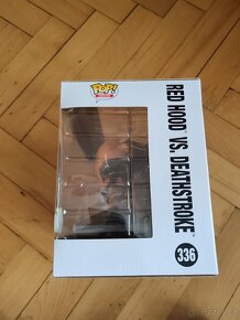 Funko POP Red hood vs Deathstroke - 2
