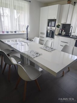 Jídelní stůl 8 židlí - 2