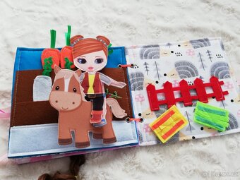 quiet book s panenkou a koněm - 2