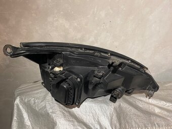 Ford focus mk1- přední světlomet - 2