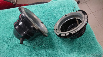 Hrnce světel na Fiat 125p - 2