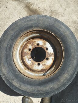 Pneu235/75 R17,5 - 2