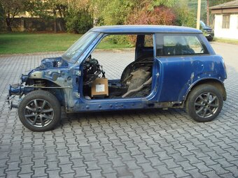 Mini Cooper 1.4i R56 skelet na díly - 2