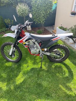 Ajp 240 - 2