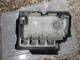 Vrchní kryt motoru Volkswagen BLS / BMM - 2