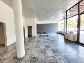 Pronájem obchodu 110 m2, předzahrádka - 2