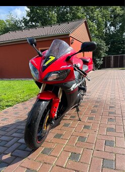 Yamaha R1 - 2