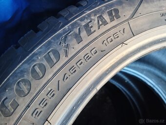 255/45/20 105v Goodyear - zimní pneu 2ks - 2