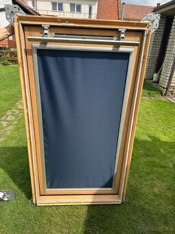 Prodám dřevěné střešní okno Velux 140x78 - 2