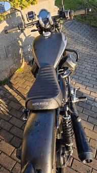Prodám Moto Guzzi V9 bobber rok 2023, najeto 1880km - 2