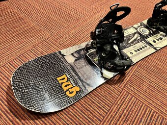 Snowboard GNU Riders Choice 157 cm s vázáním Fastec - 2