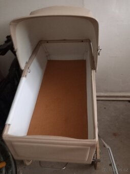 Retro kočárek pro mimi - 2