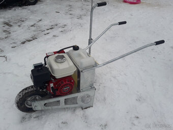 Půjčím stroj MAUKI - zlikviduje hryzce, hraboše a krtka - 2