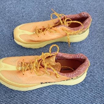 Terénní běžecká obuv - 2