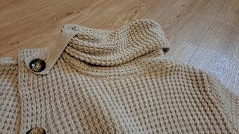 Pletený dámský svetr s knoflíky - béžový - 2