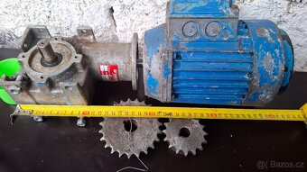 Elektromotor s převodovkou - 2