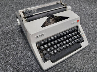 Psací stroj Olympia Monica - 2