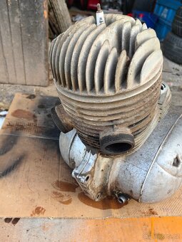 Jawa 250 motor - 2