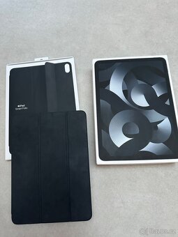 Apple iPad Air 5. generace + originální kryt - 2
