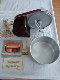 Zmrzlinový strojek z r.1962 - 2