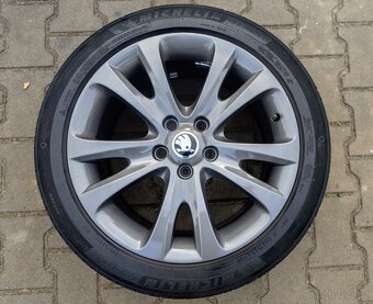Alu kola originál Škoda Superb II 5x112 R17 Trifid - 2